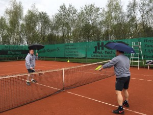 Tennis mit Schirm